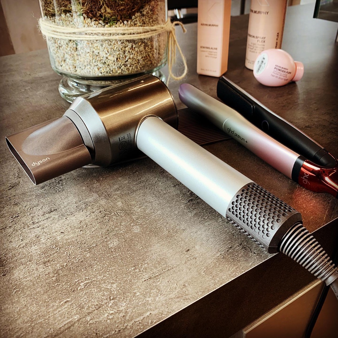 Föhn und Stylingwerkzeuge